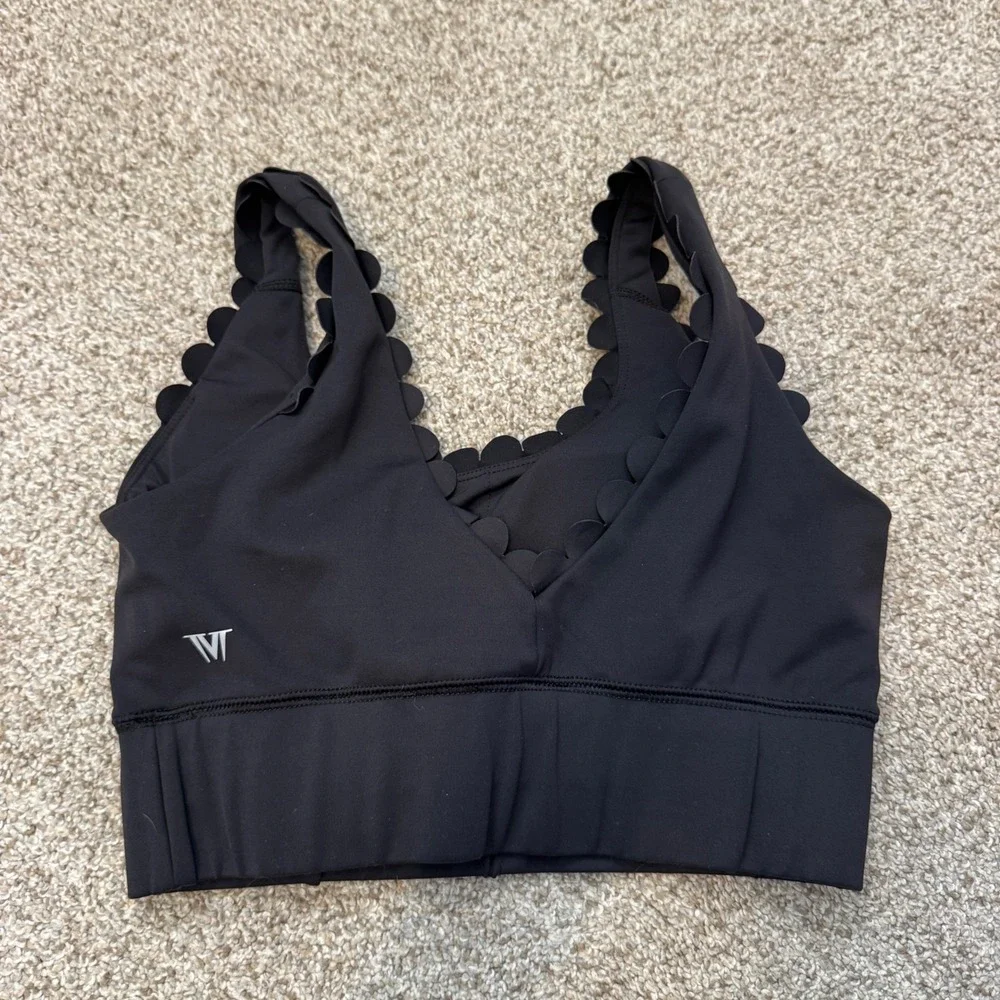 IVL Collective Black Scalloped Sports Bra Womens Size 4 Activewear Yoga Top
